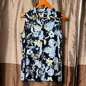 Medium Karl Lagerfeld black, floral blouse